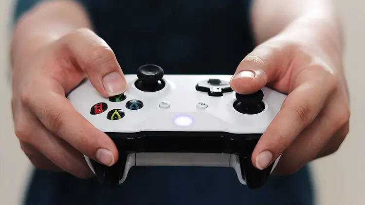What causes the Xbox One S controller to repeatedly turn off?